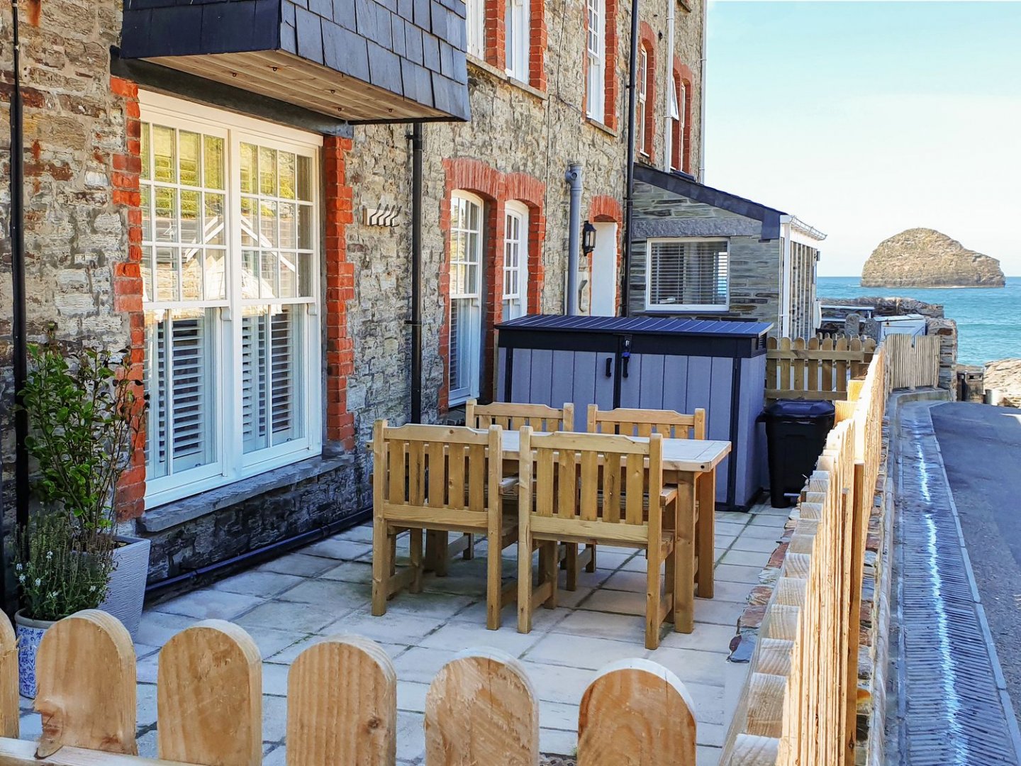 Salty Sea Dog 5Star SelfCatering Tintagel Fivestar.ie