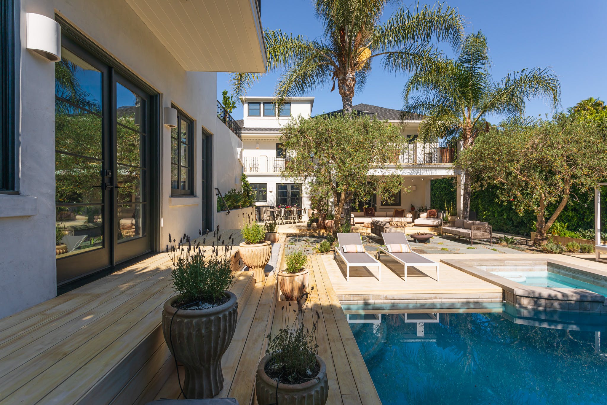 Golden Handshake Luxury Vacation Rental in Los Angeles, USA Fivestar.ie