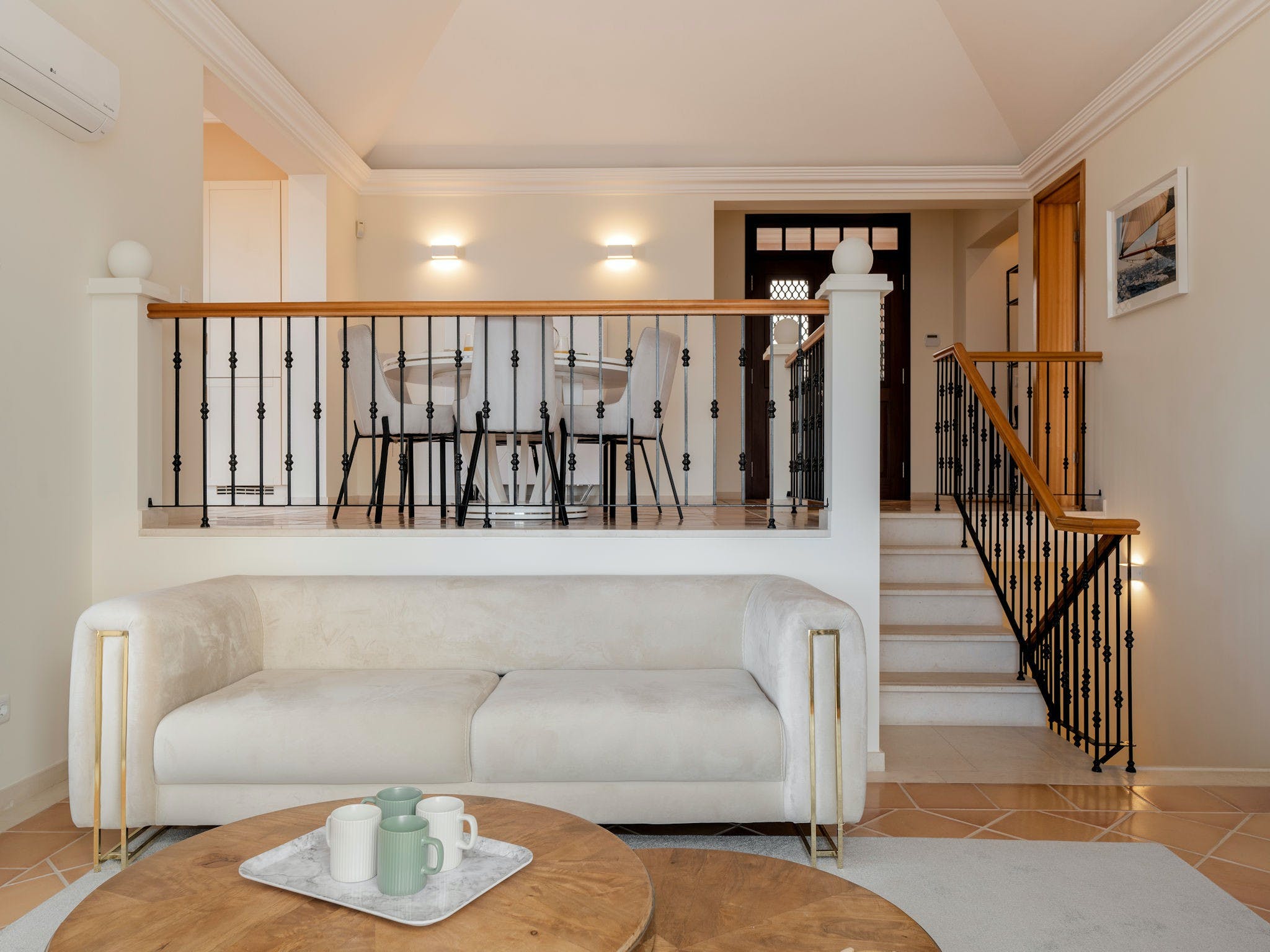 Lee University'S Portico: A Student'S Paradise? - e1emm02