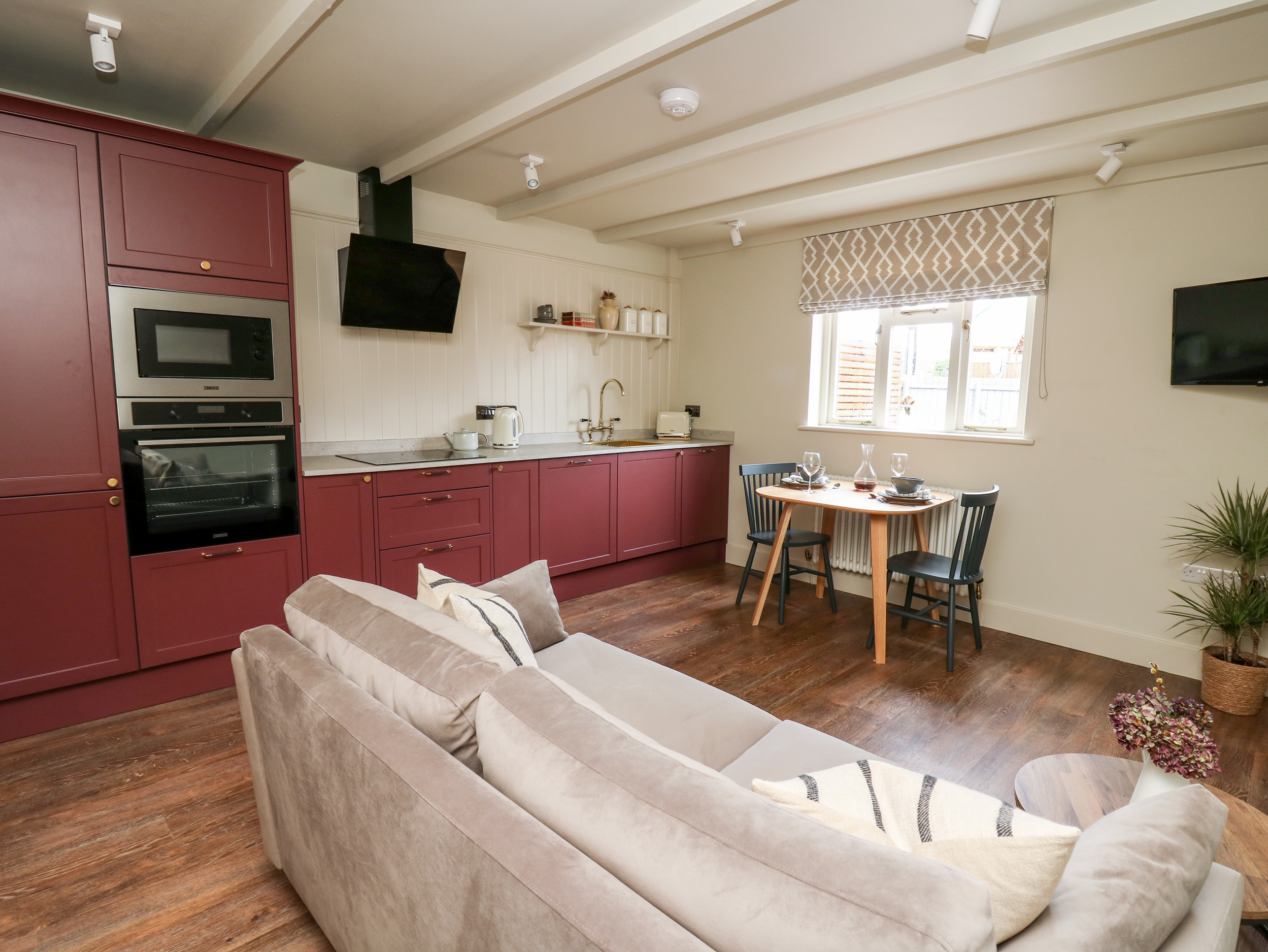 Llygad Y Dydd | 5-Star Self-Catering Bow Street - Fivestar.ie