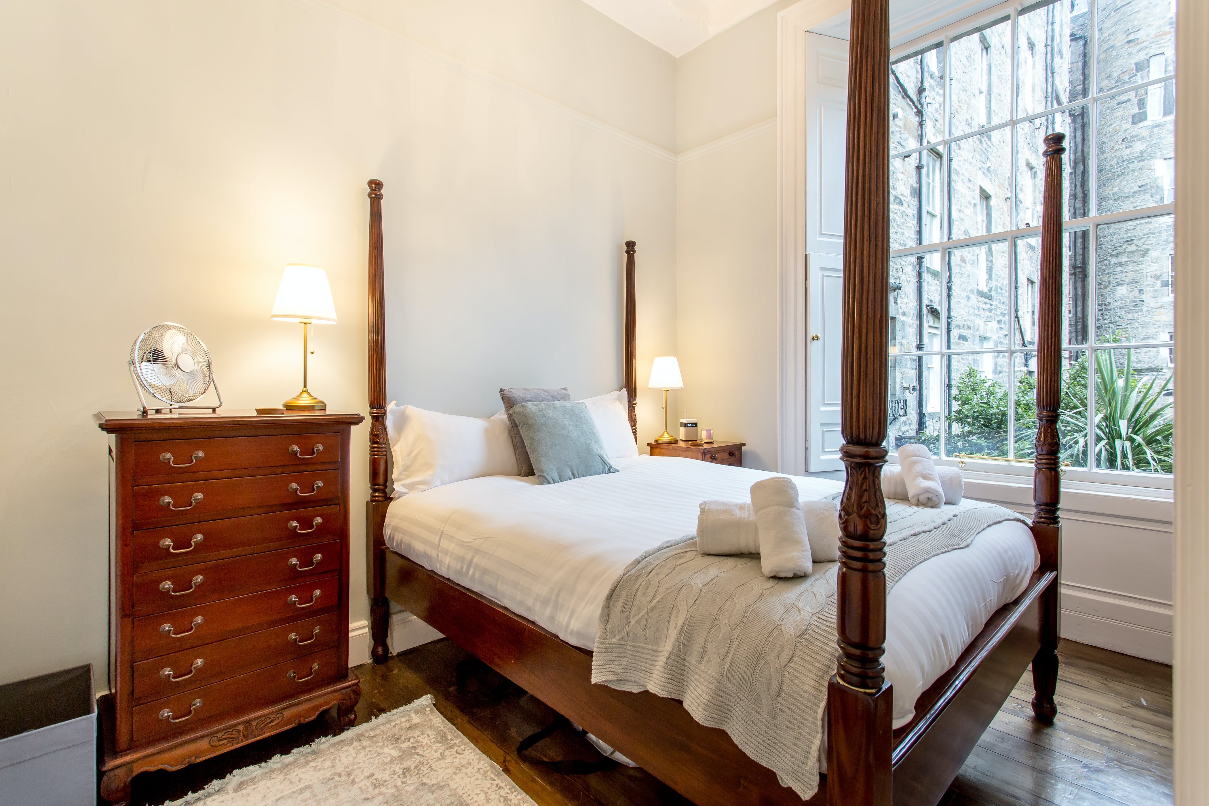 Grand Interiors | 5-Star Self-Catering Edinburgh - Fivestar.ie