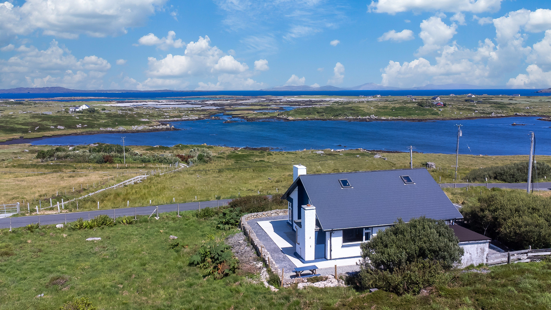 Hughs Cottage Panoramic Sea & Lake Views