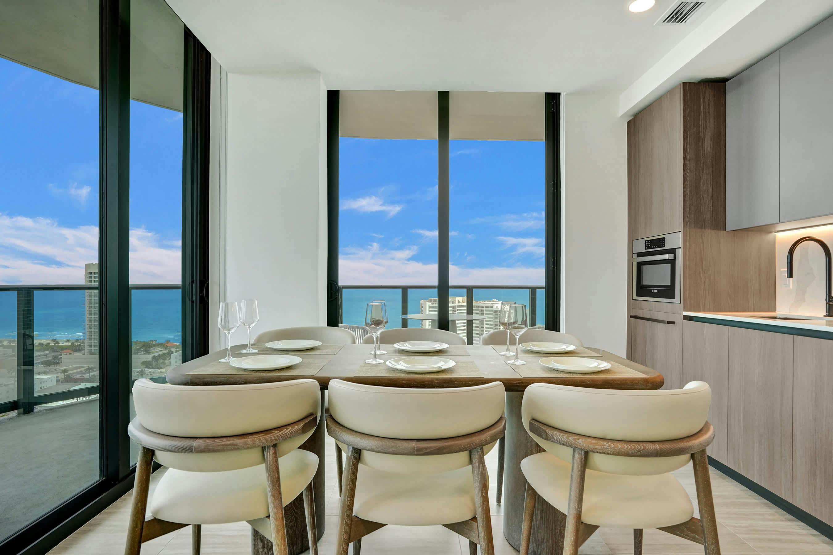 Photo inspiration: Luxury Green Rentals With Ocean Views Reference: Ocean Colours