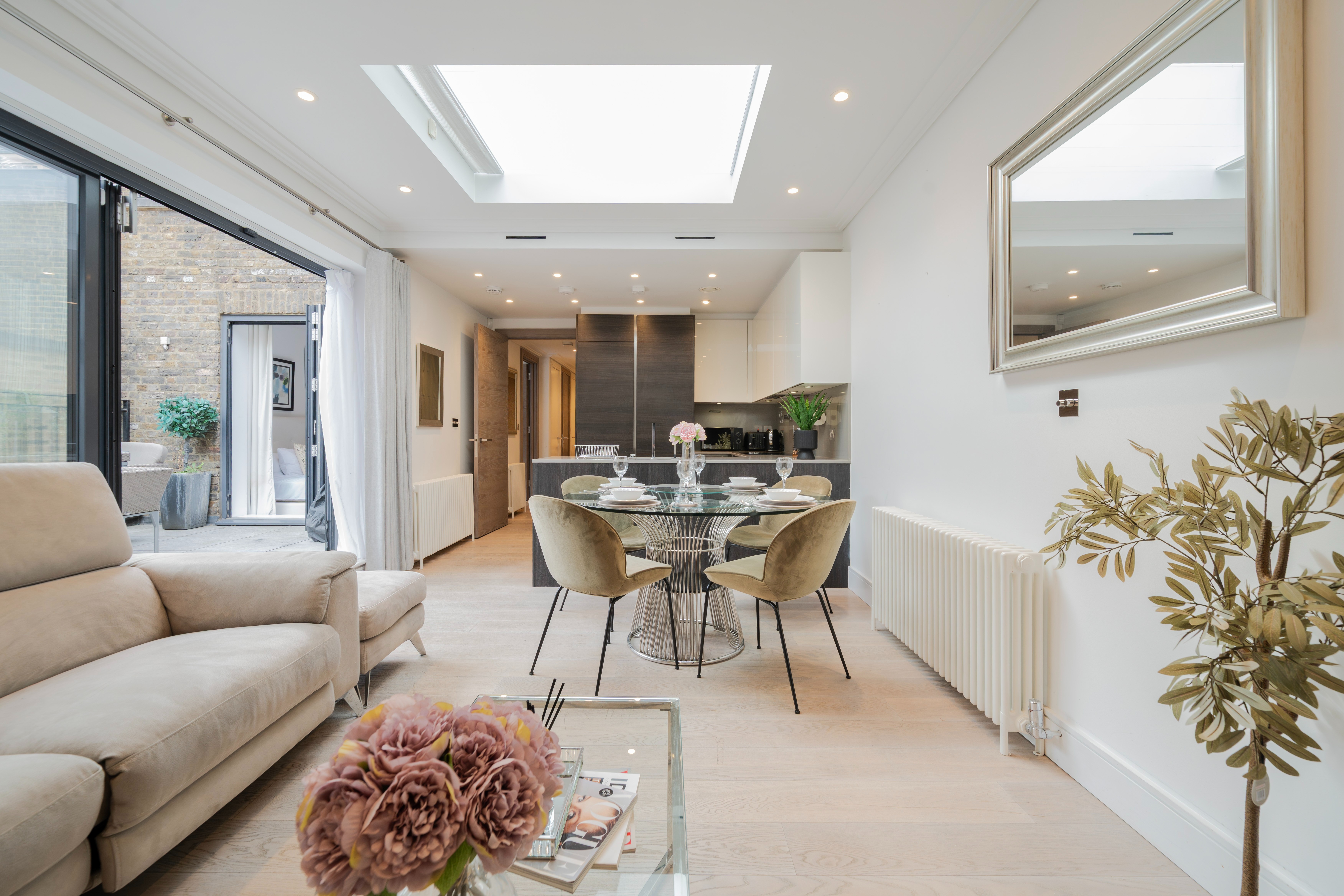 Golden Whisper | 5-Star Self-Catering London - Fivestar.ie