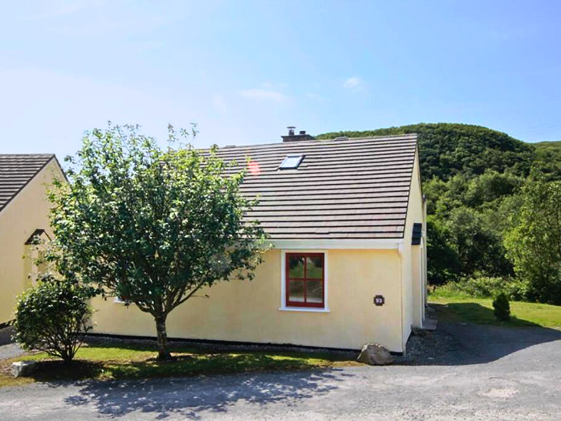 93 Clifden Glen Set within the rolling green grounds is