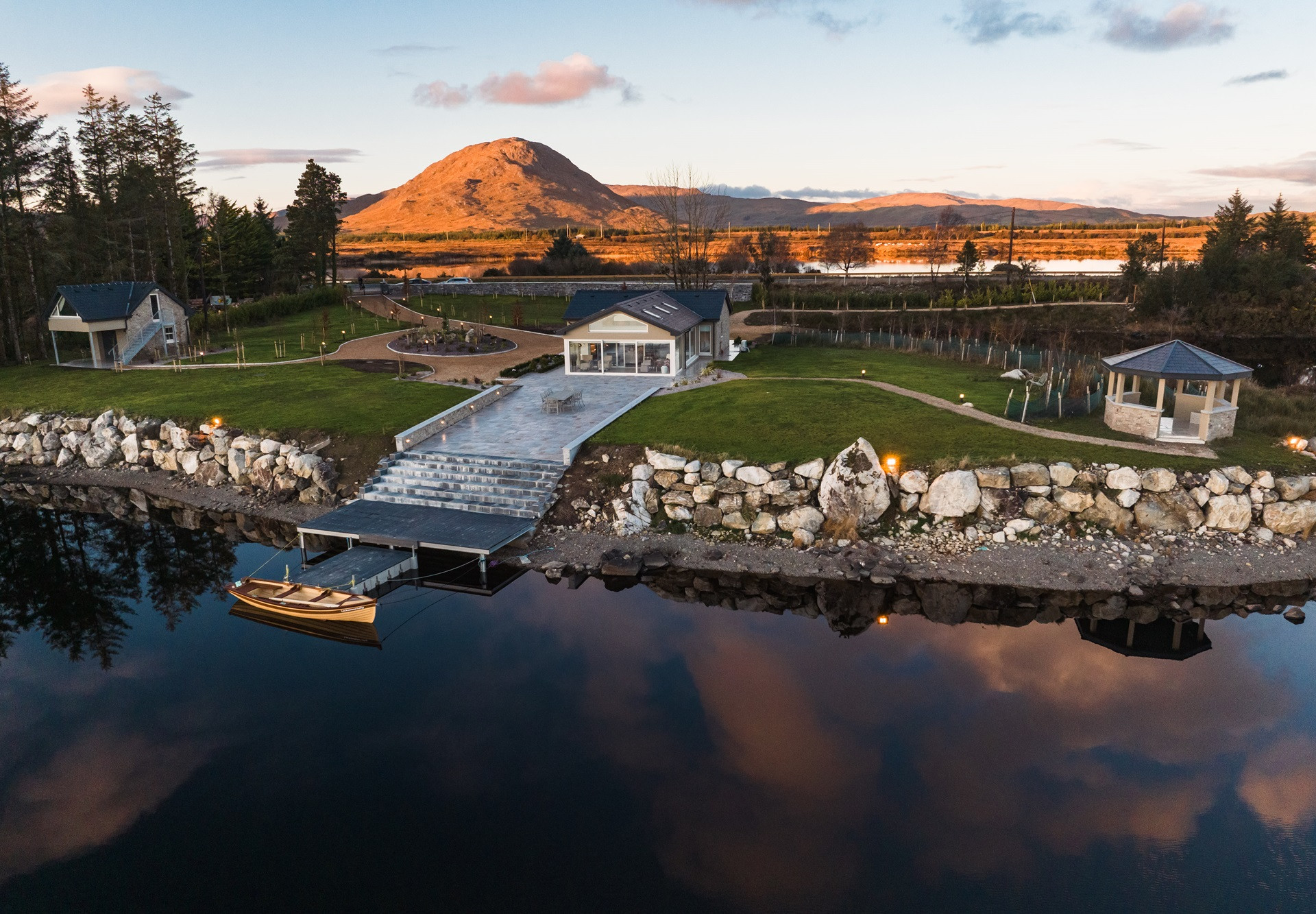 Lake Cottage Getaway of Dreams
