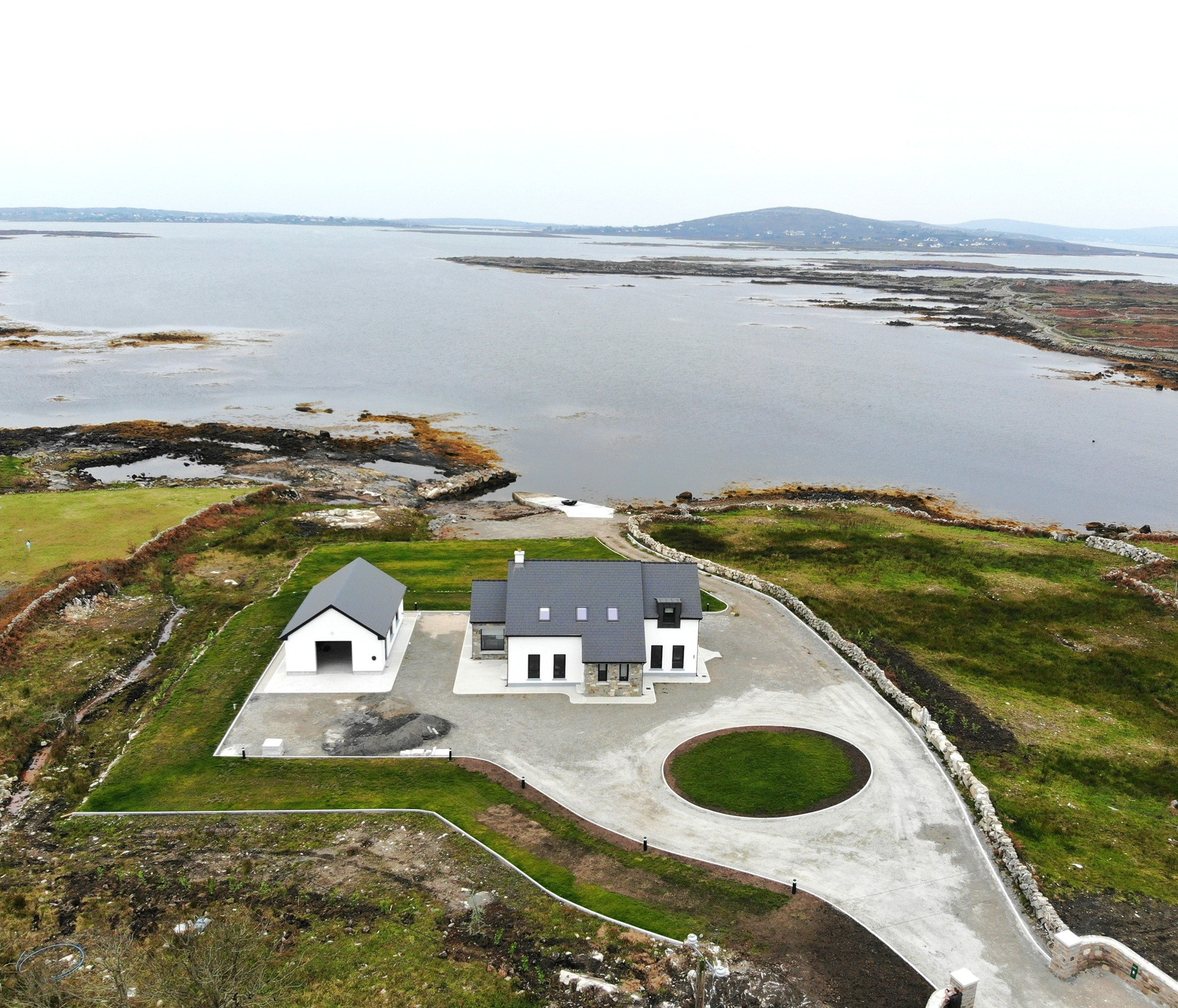 St Thomas Bay Luxury by the Water at Carraroe