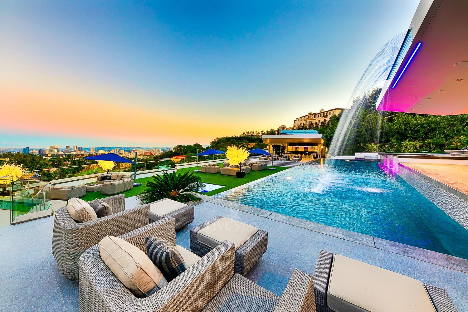 Billionaire Mansion | Luxury Vacation Rental in Bel-Air, USA - Fivestar.ie