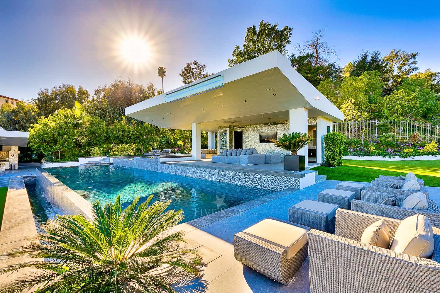 Billionaire Mansion | Luxury Vacation Rental in Bel-Air, USA - Fivestar.ie