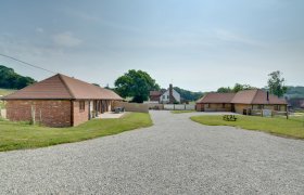54 Best Images Strawberry Hole Barn / Big Cottages In East Sussex Over 30 000 Large Uk Holiday Homes