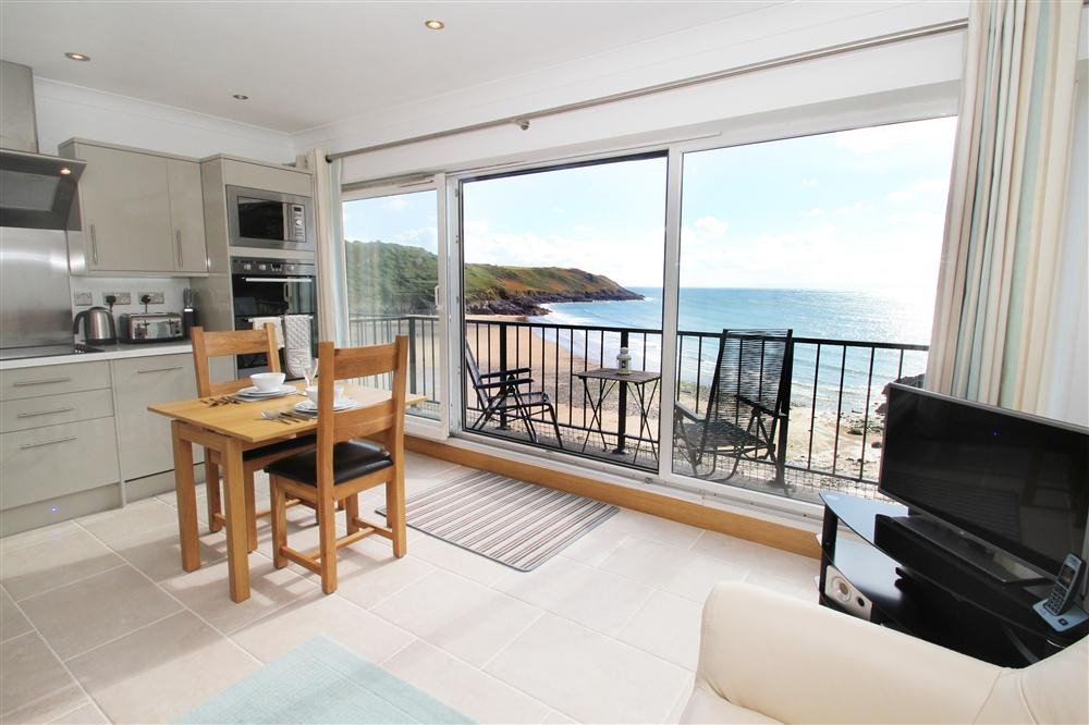 Redcliffe Apartments J 5Star SelfCatering Caswell Fivestar.ie