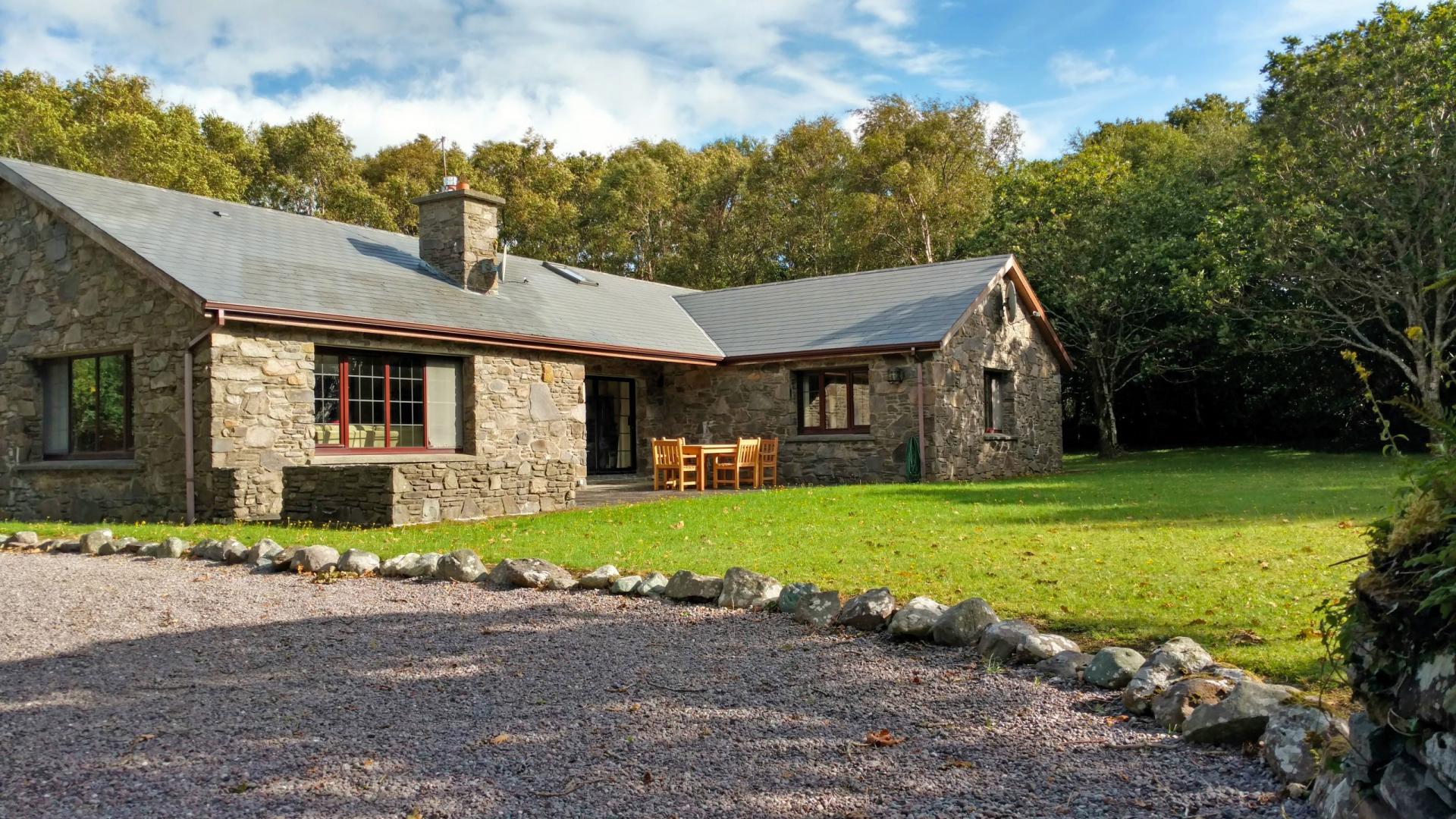 Salmon house COSY LAKEFRONT HIDEAWAY 5Star SelfCatering Glenbeigh