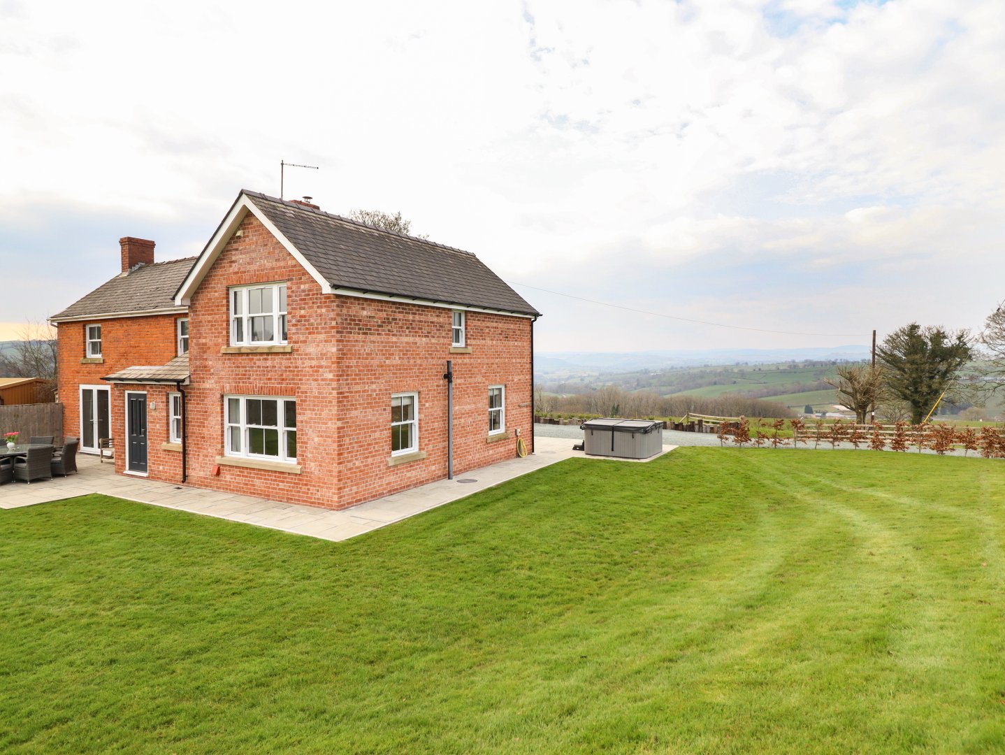 Red House Farm 5Star SelfCatering Llanfair Caereinion Fivestar.ie